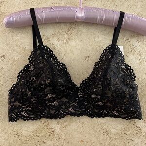 B.tempt’d Lacey Black Bralette size large NWT ❤️